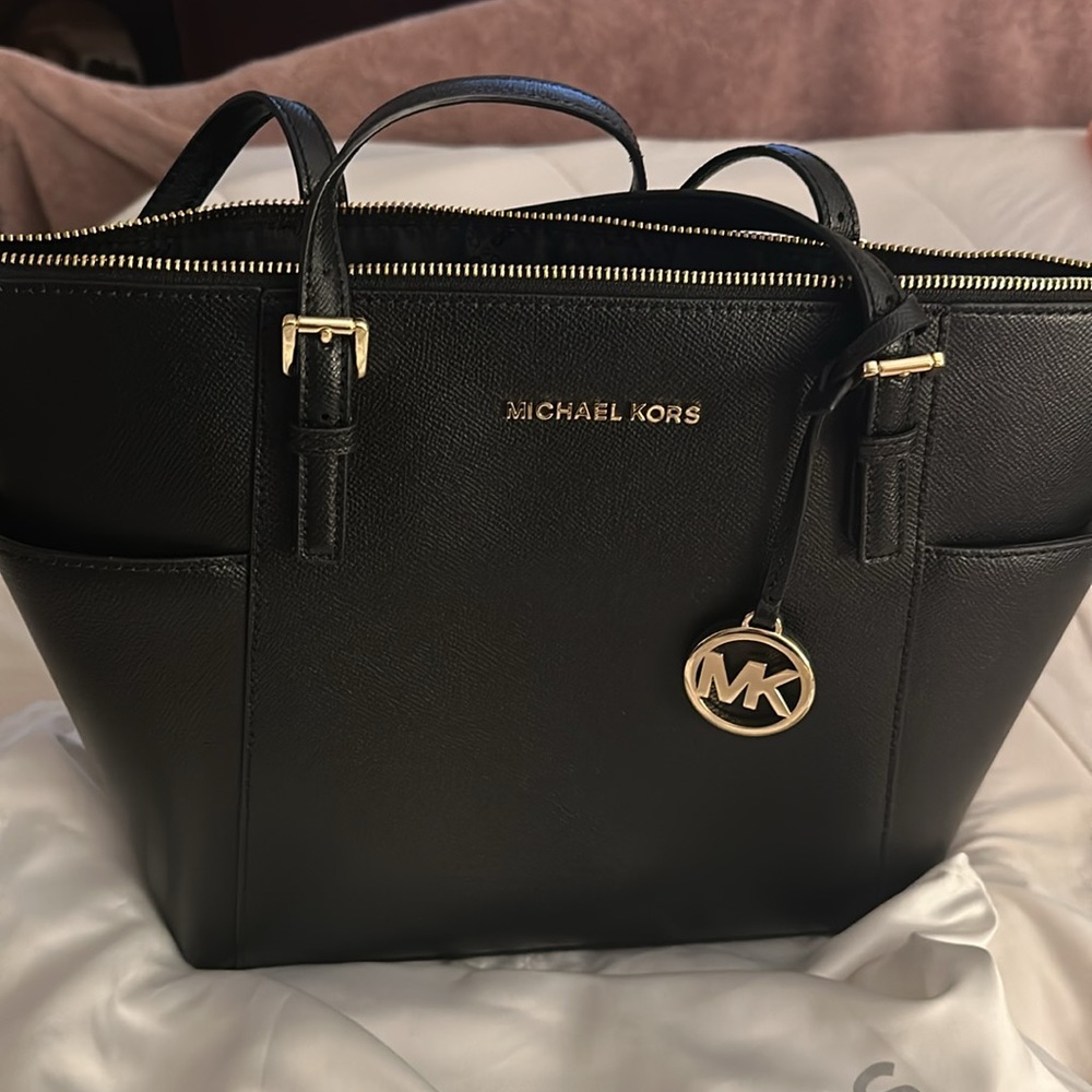 NWT Michael Kors Jet Set East-West Leather Tote Bag 🖤